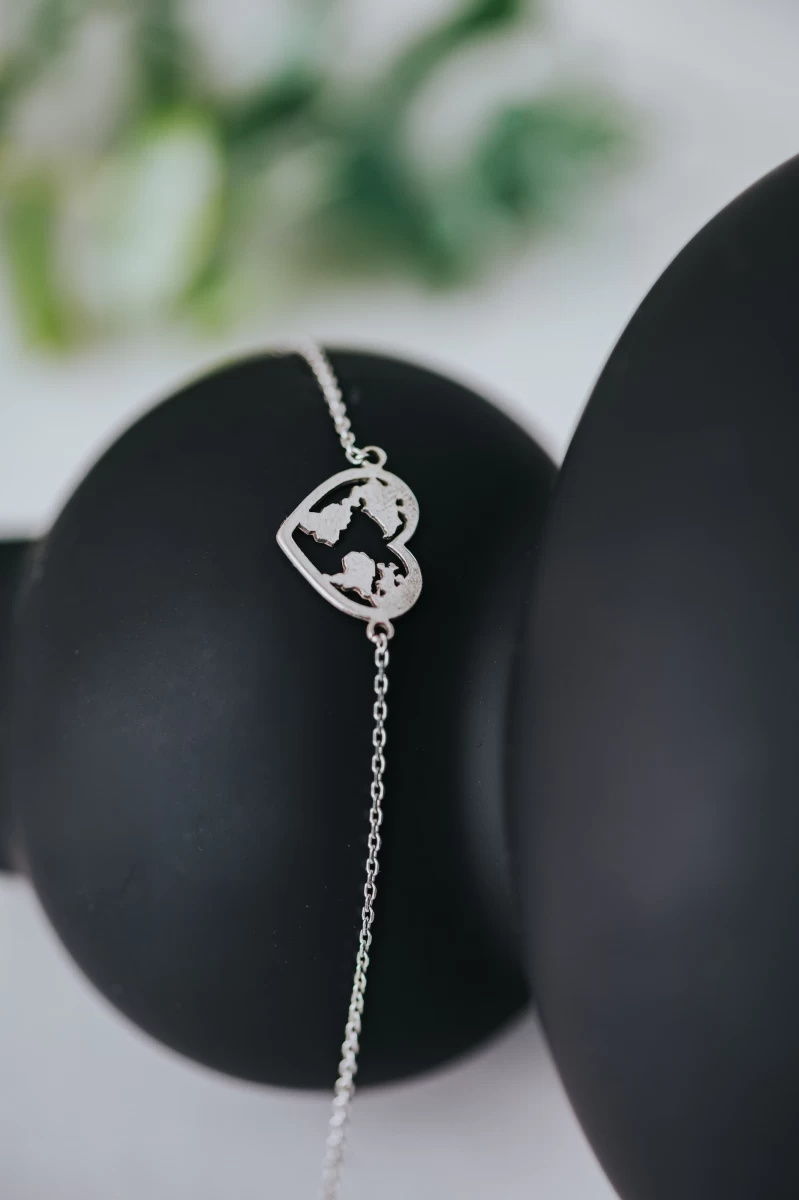 Globus im Herzen Silberkette
