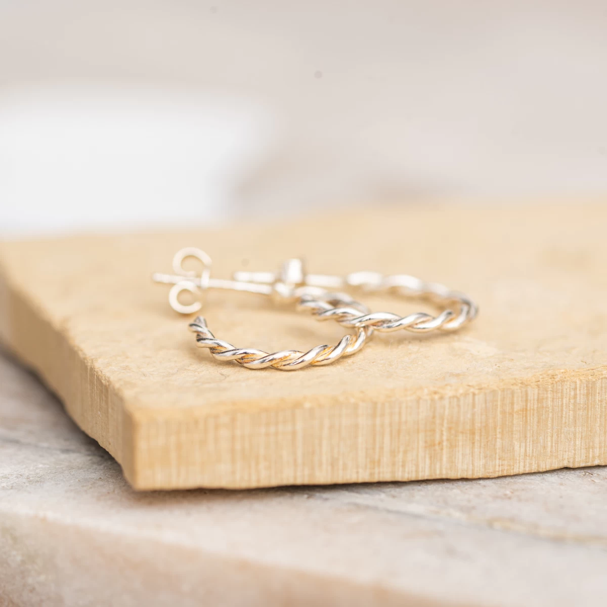 Hübsche große runde silberne Ohrringe