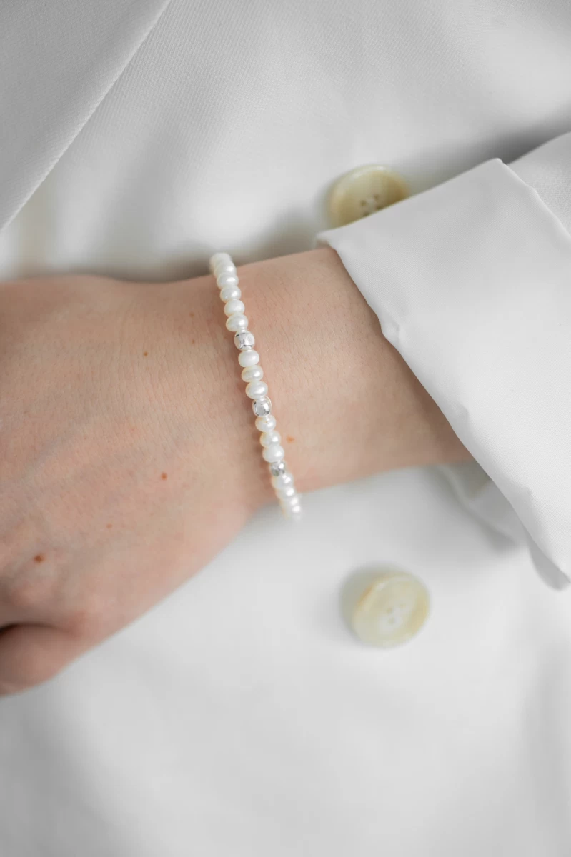 Perlenarmband aus Silber 925 mit Würfel